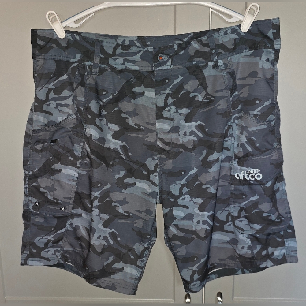Mens AFTCO Tactical Camo Fishing Shorts ~ Size 40/ Blue